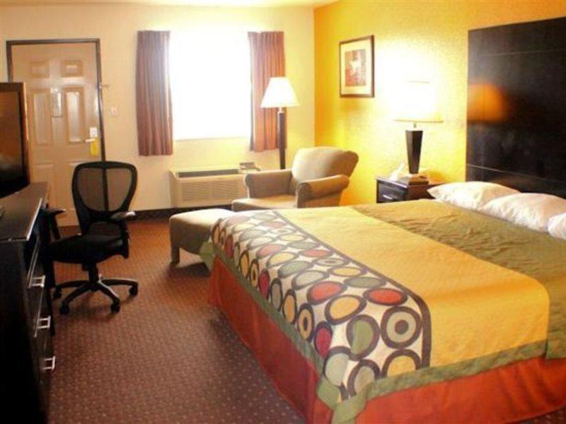 Hill Country Inn & Suites - New Braunfels, Gruene Exterior photo