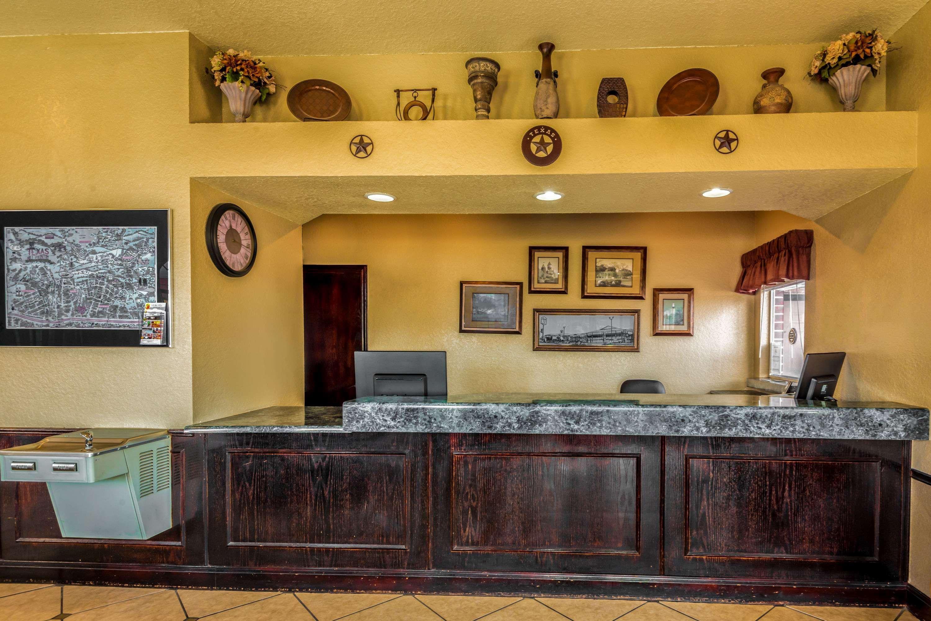 Hill Country Inn & Suites - New Braunfels, Gruene Exterior photo