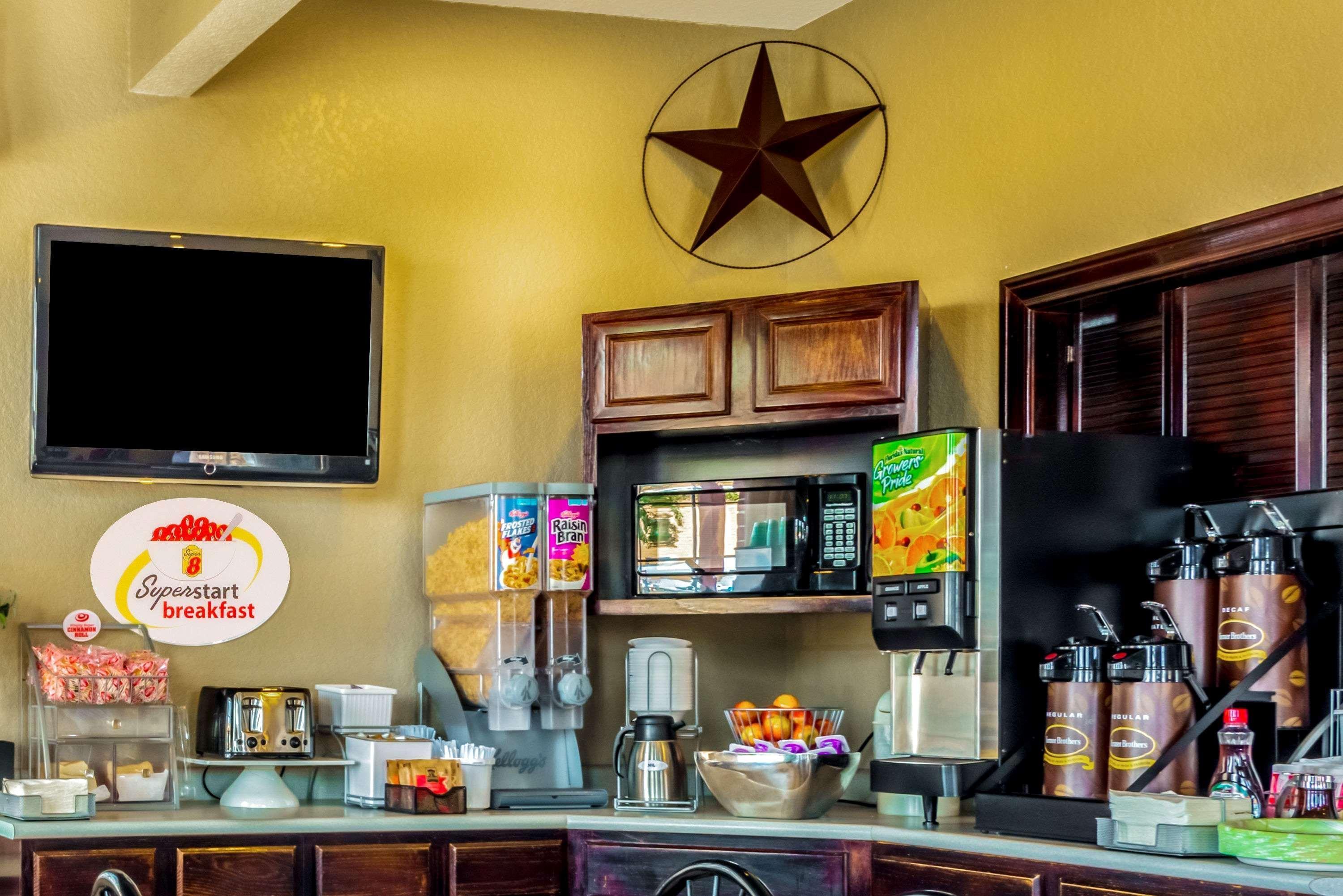 Hill Country Inn & Suites - New Braunfels, Gruene Exterior photo