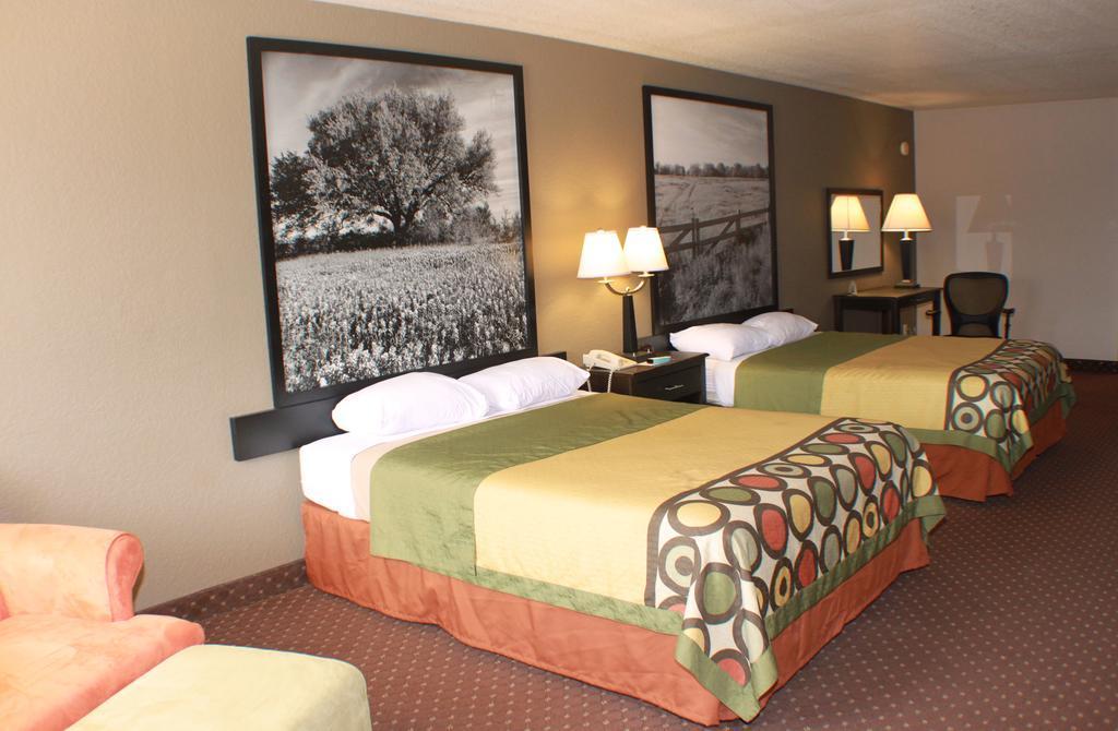 Hill Country Inn & Suites - New Braunfels, Gruene Exterior photo