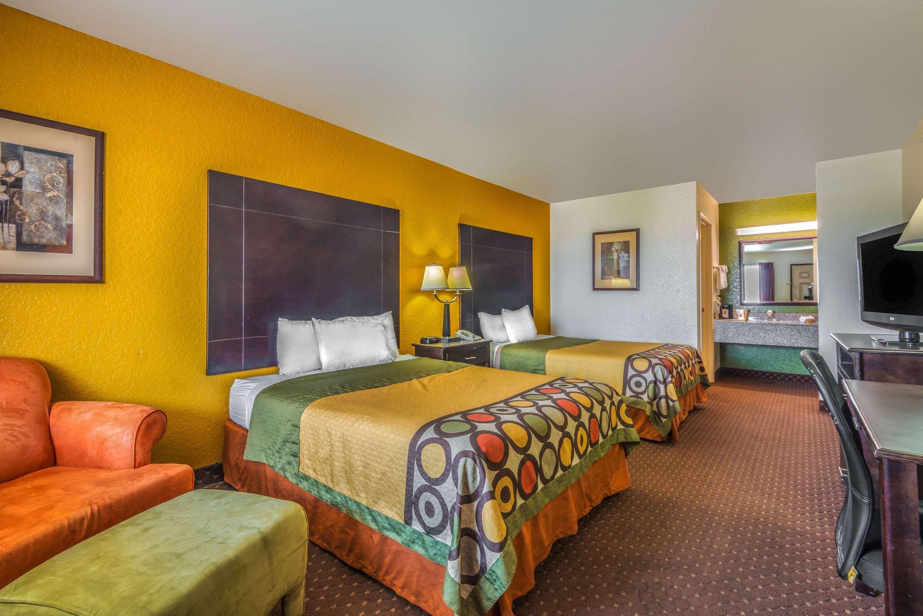 Hill Country Inn & Suites - New Braunfels, Gruene Exterior photo